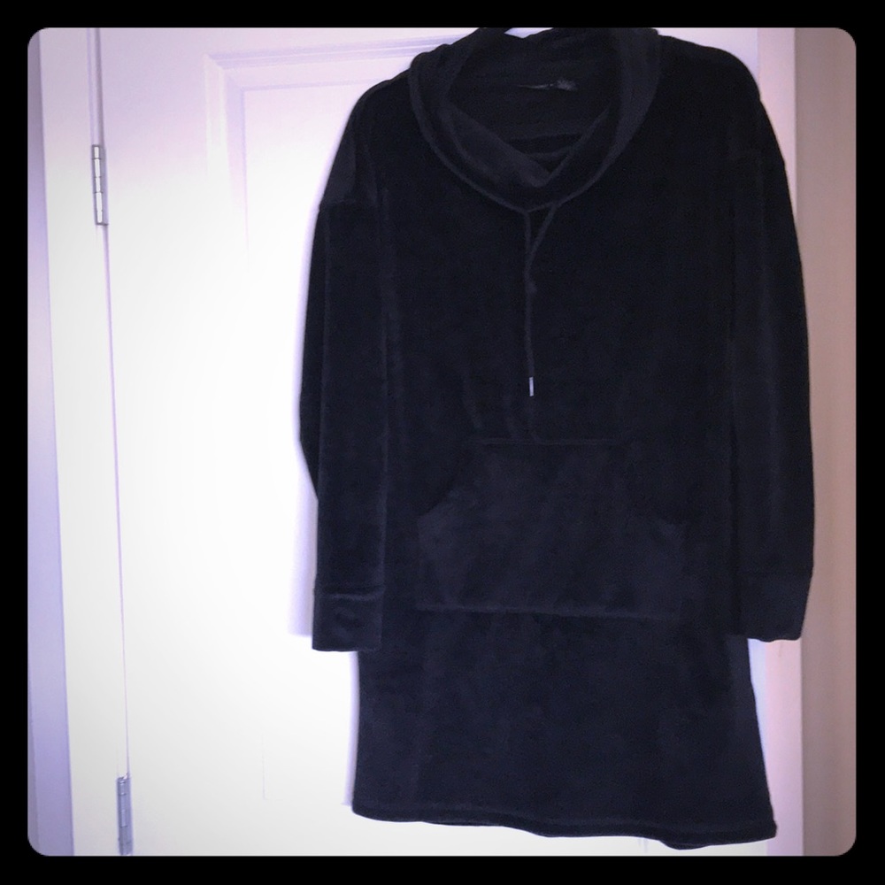 Tahari Sleepwear top
